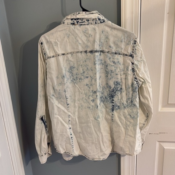 Acid wash Jean top, size XL - Picture 4 of 4